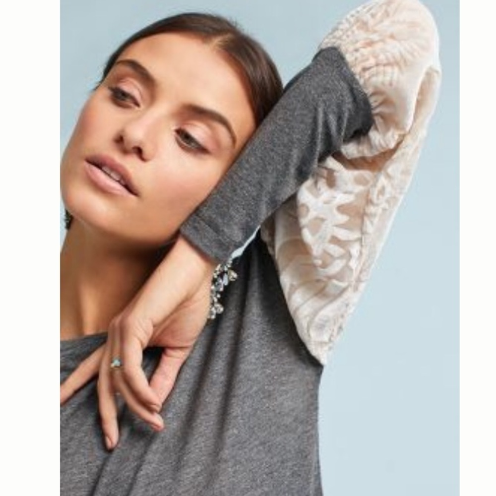 NEW!!! VELVET-SLEEVED TOP